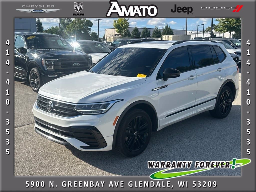 2022 Volkswagen Tiguan SE R-Line Black — photo 1 of 9