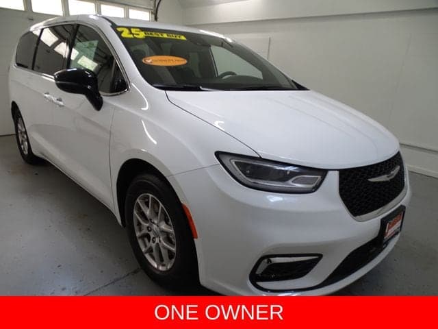 2025 Chrysler Pacifica Select — photo 1 of 28
