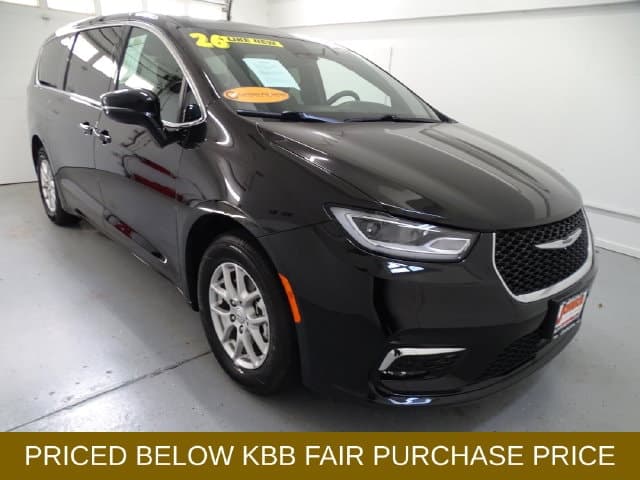 2026 Chrysler Pacifica Select — photo 1 of 28