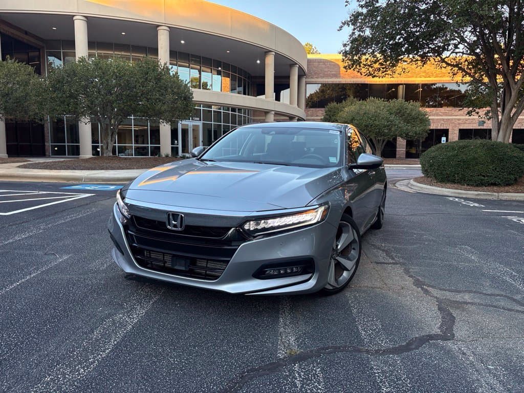 2018 Honda Accord Sedan Touring 2.0T — photo 1 of 23