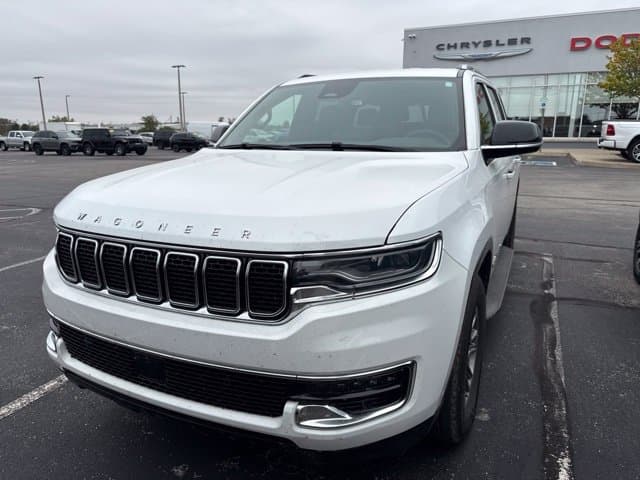 2023 Jeep Wagoneer Base — photo 1 of 6