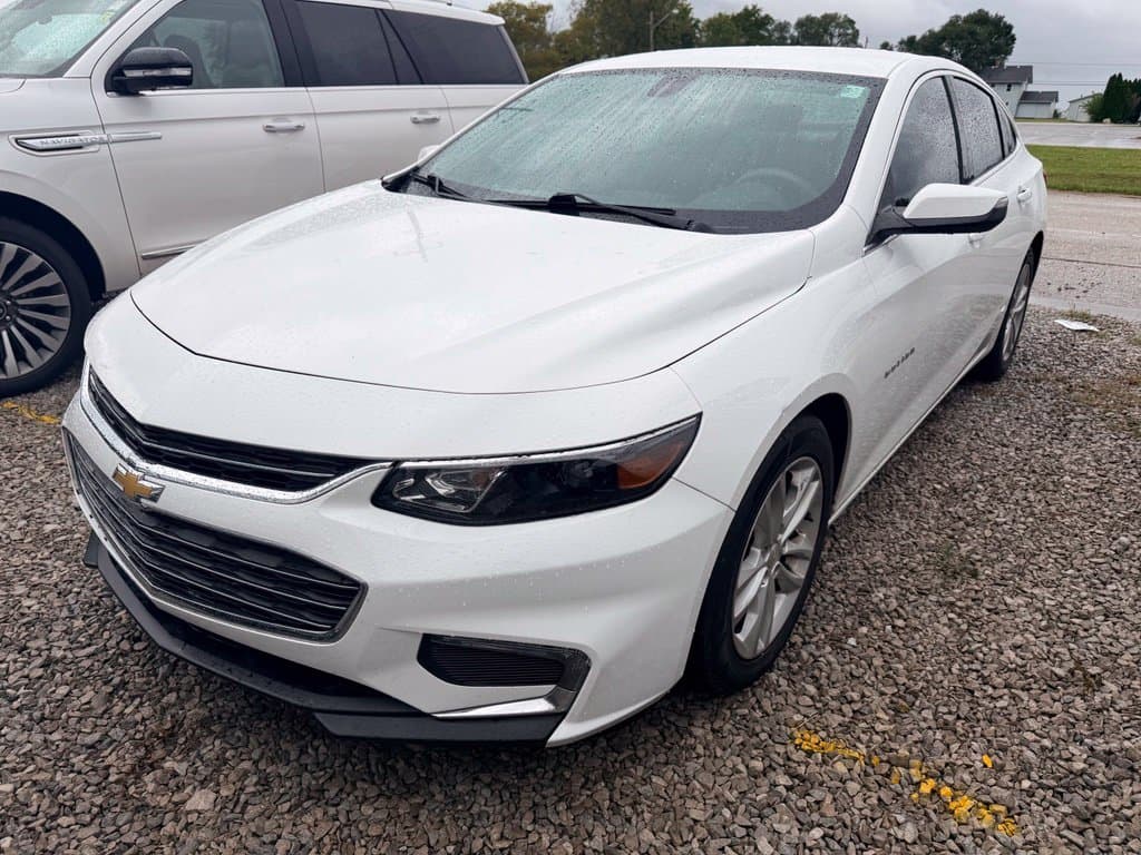2017 Chevrolet Malibu LT — photo 1 of 17
