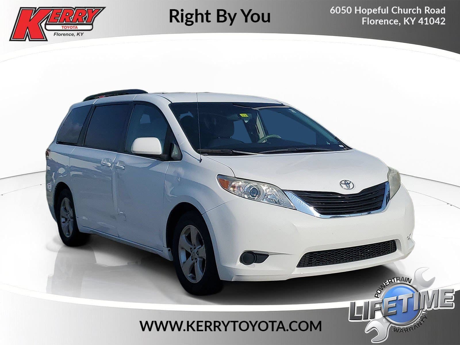 2011 Toyota Sienna LE — photo 1 of 30