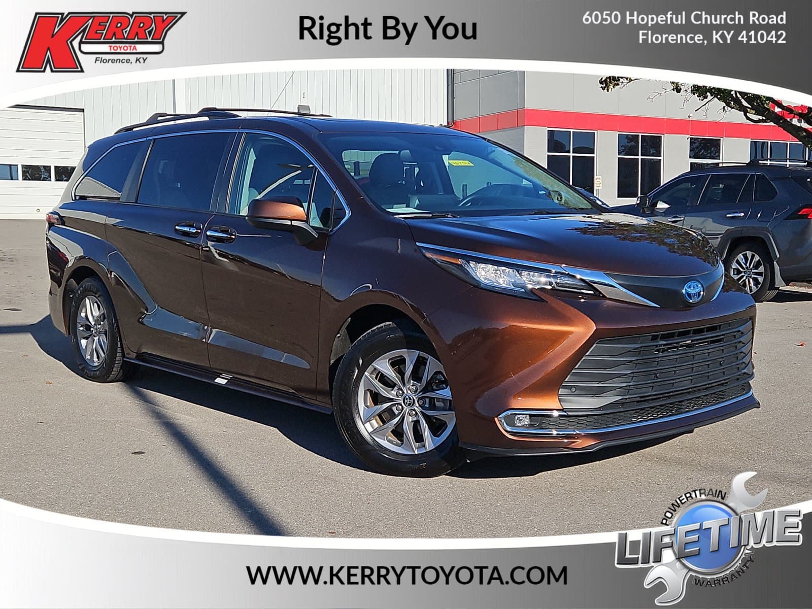 2022 Toyota Sienna XLE — photo 1 of 29