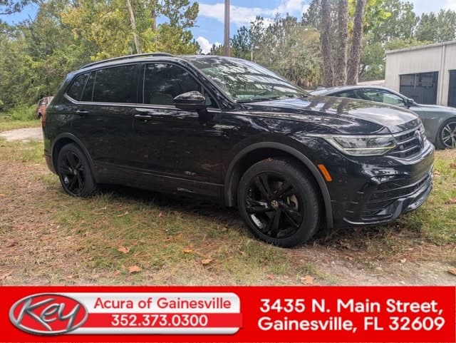 2024 Volkswagen Tiguan SE R-Line Black — photo 1 of 36