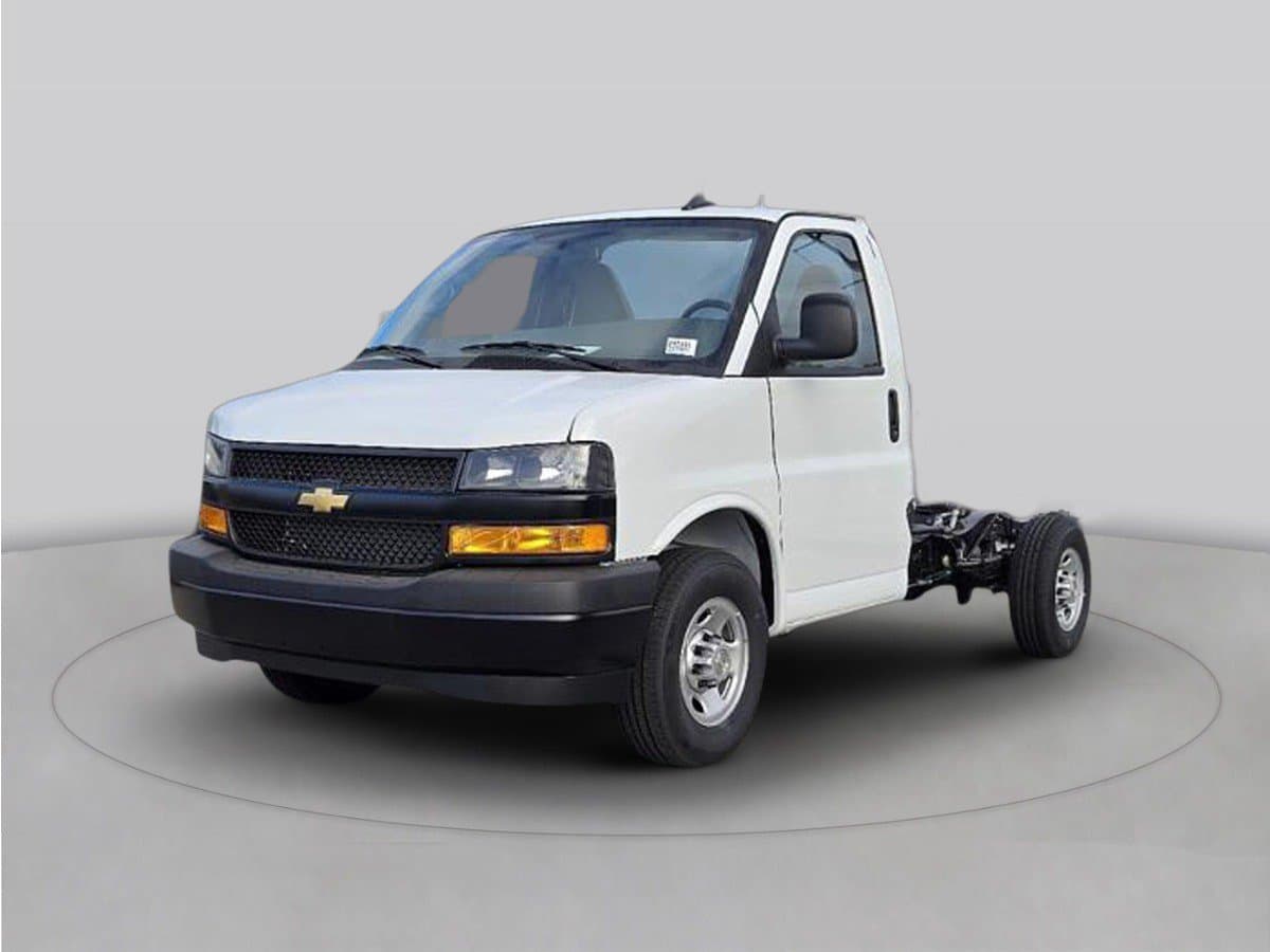 2026 Chevrolet Express Commercial Cutaway Base — photo 1 of 2