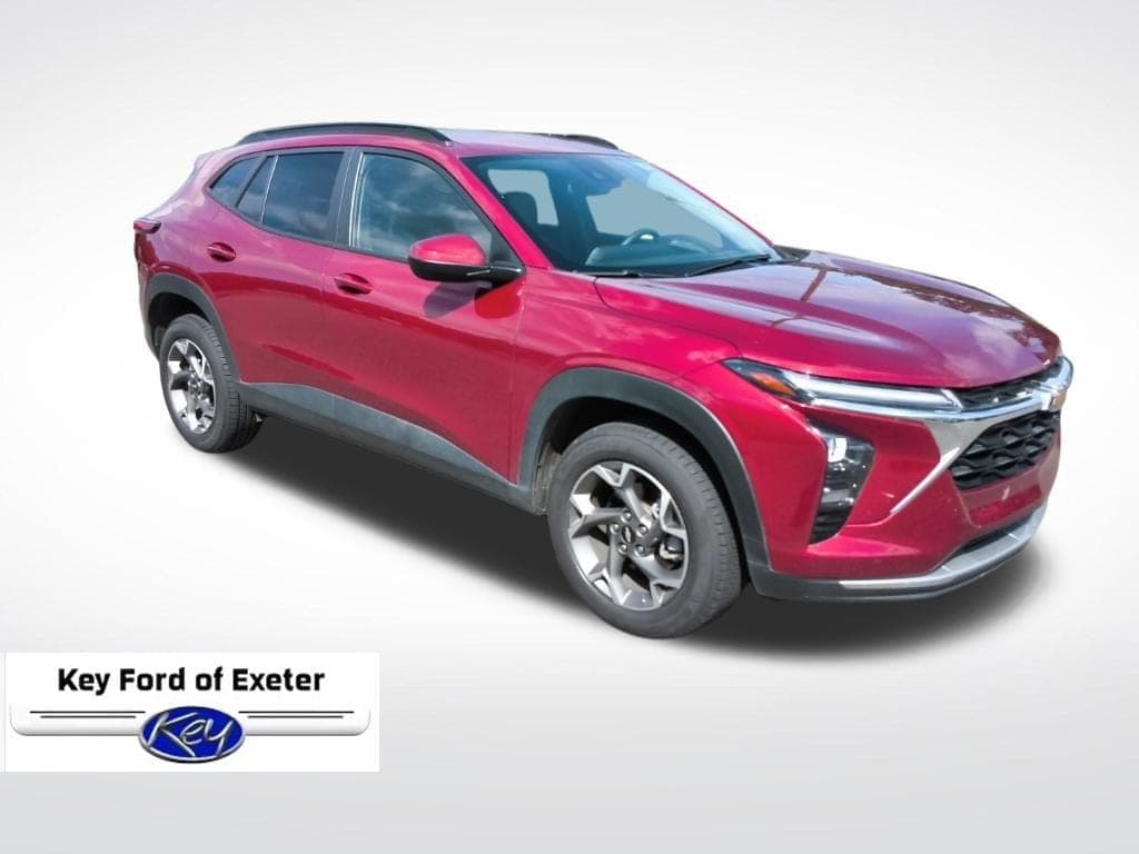 2025 Chevrolet Trax LT — photo 1 of 39