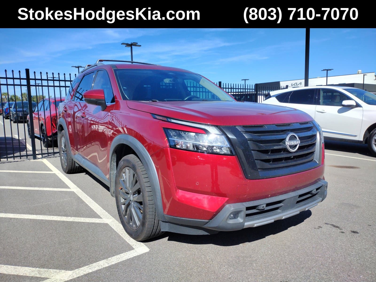 2023 Nissan Pathfinder SL — photo 1 of 6