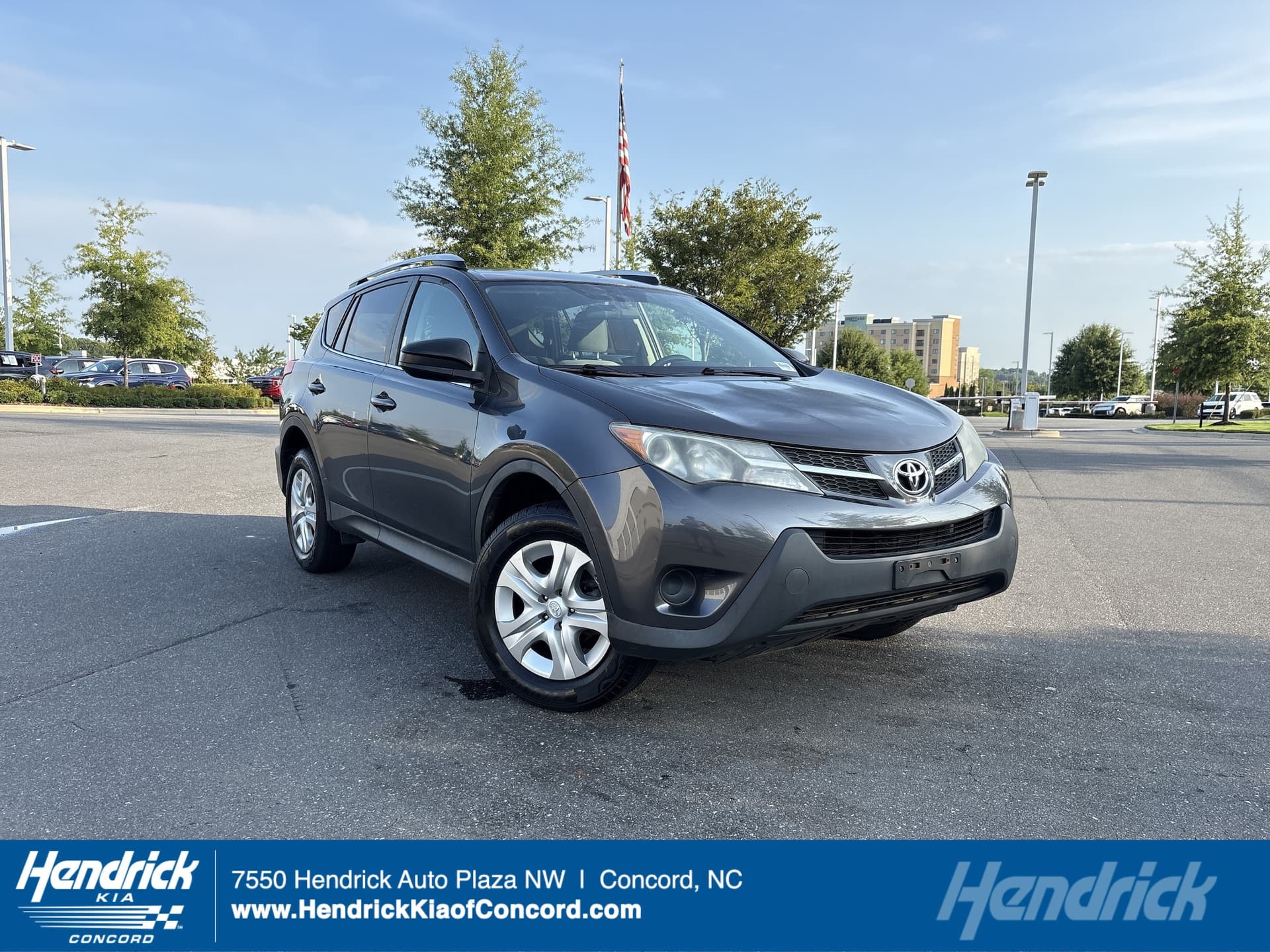2015 Toyota RAV4 LE — photo 1 of 35