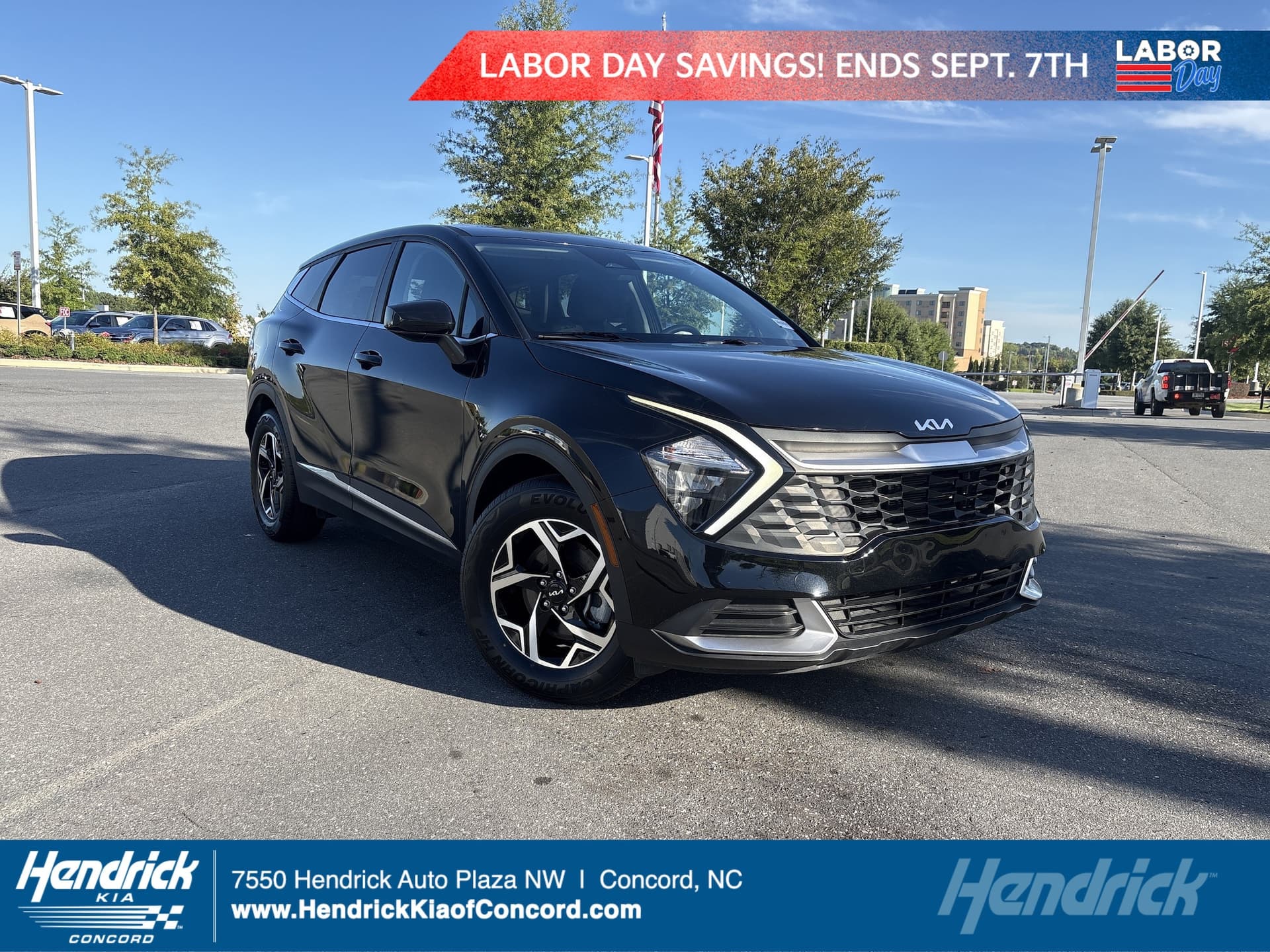 2023 Kia Sportage LX — photo 1 of 36