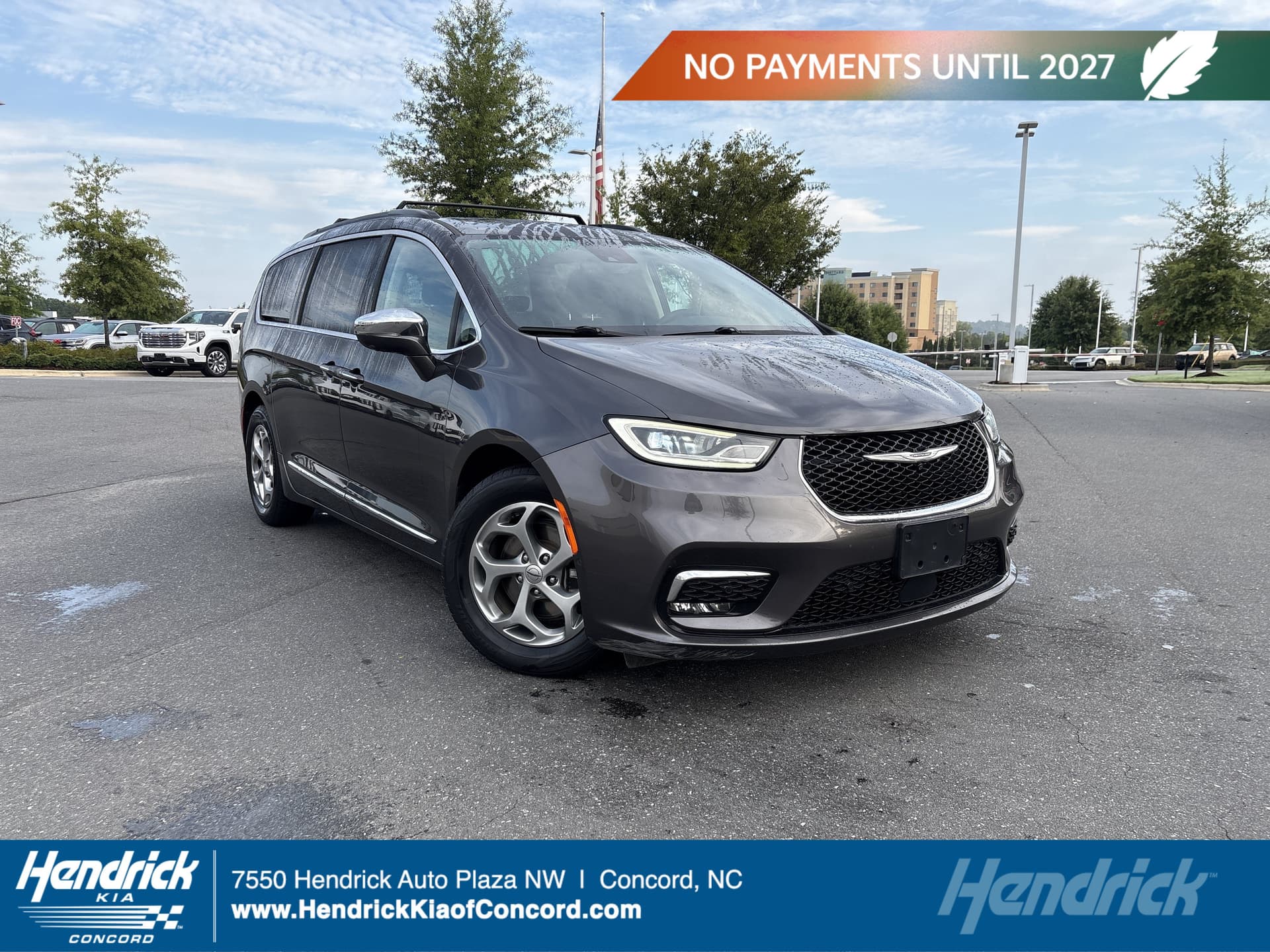 2022 Chrysler Pacifica Limited — photo 1 of 38