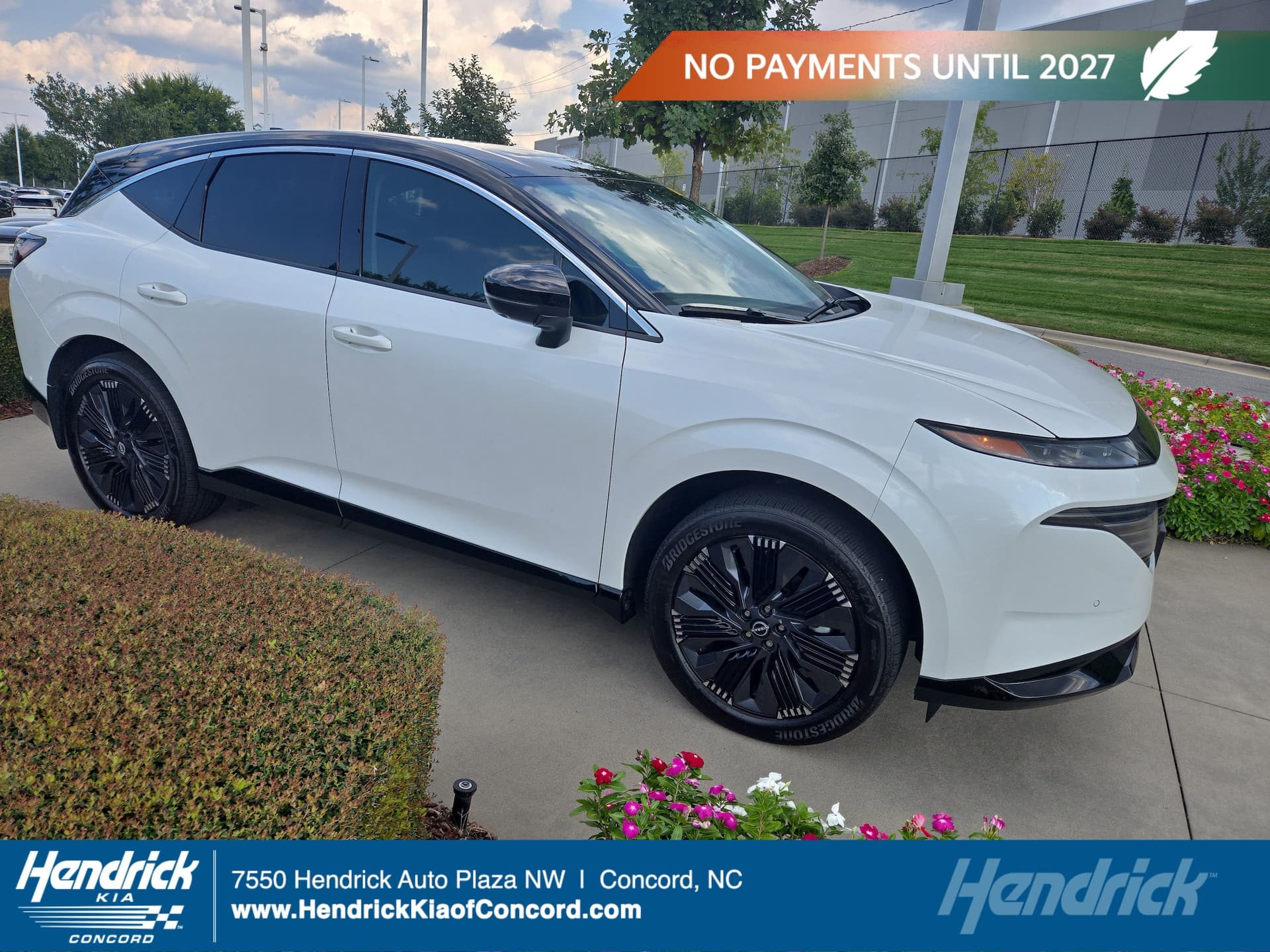 2025 Nissan Murano Platinum — photo 1 of 10