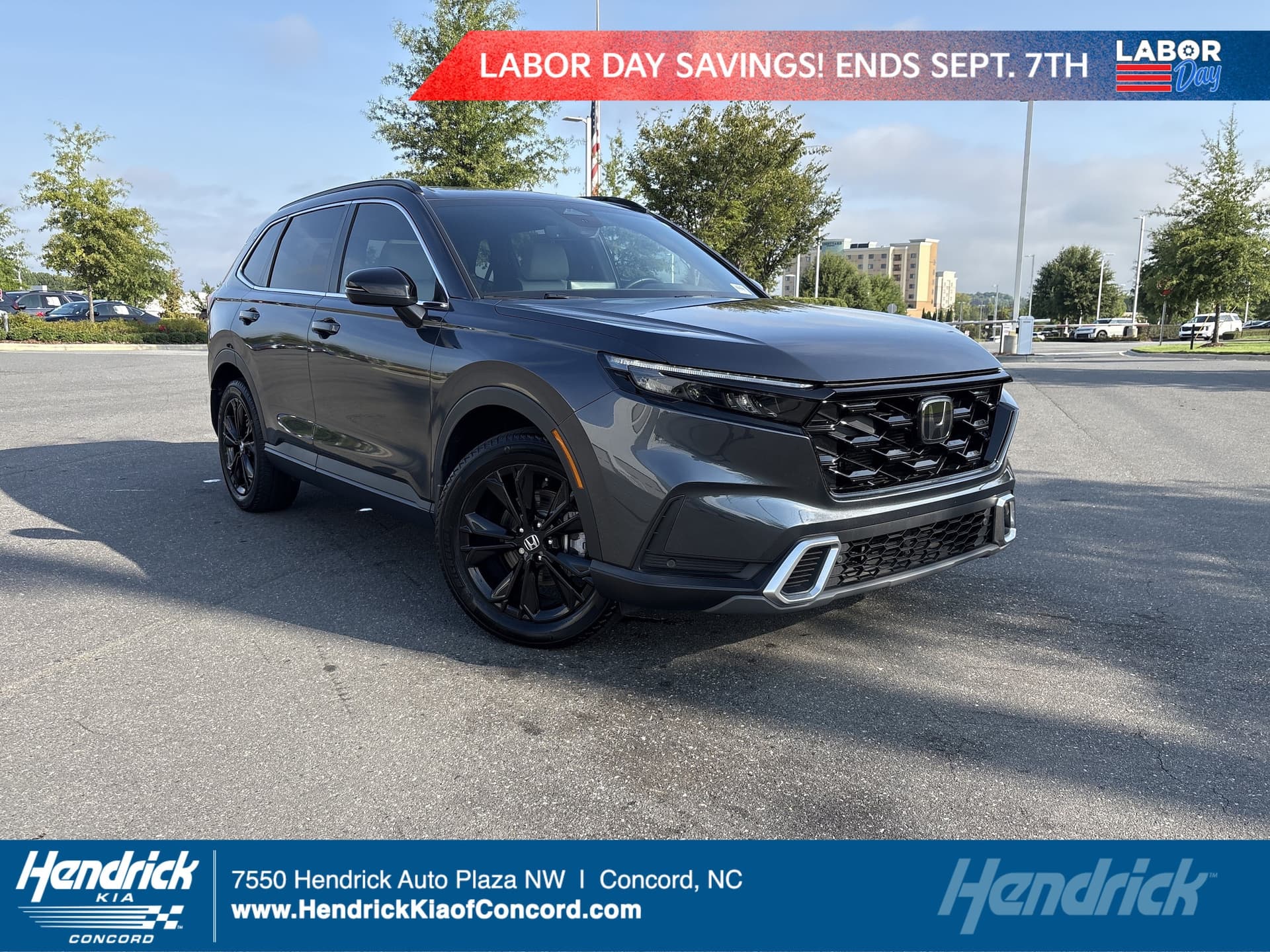 2024 Honda CR-V Hybrid Sport Touring — photo 1 of 39