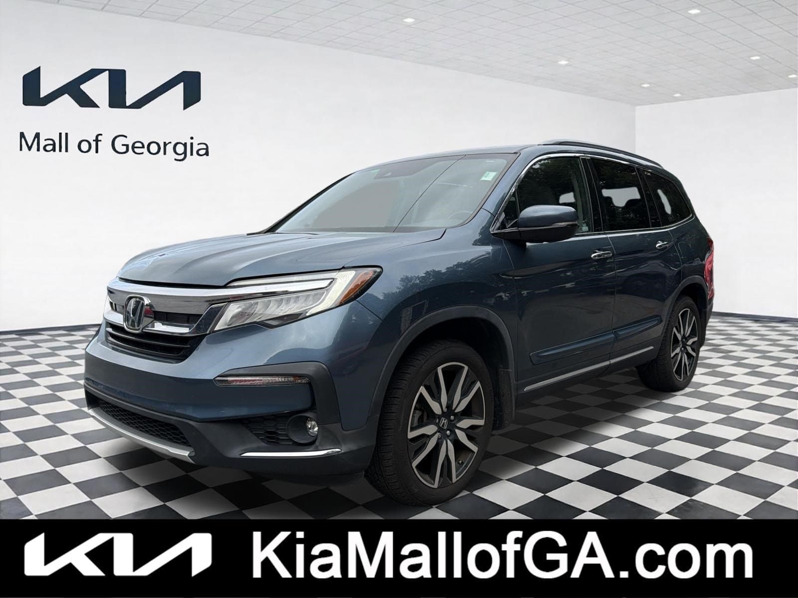 2022 Honda Pilot Touring 8-Passenger — photo 1 of 10