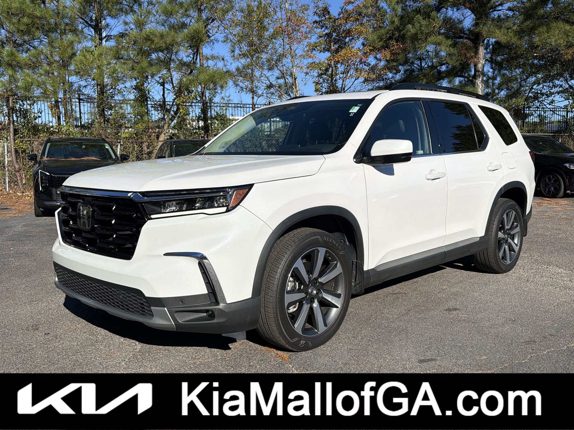2024 Honda Pilot Touring — photo 1 of 10