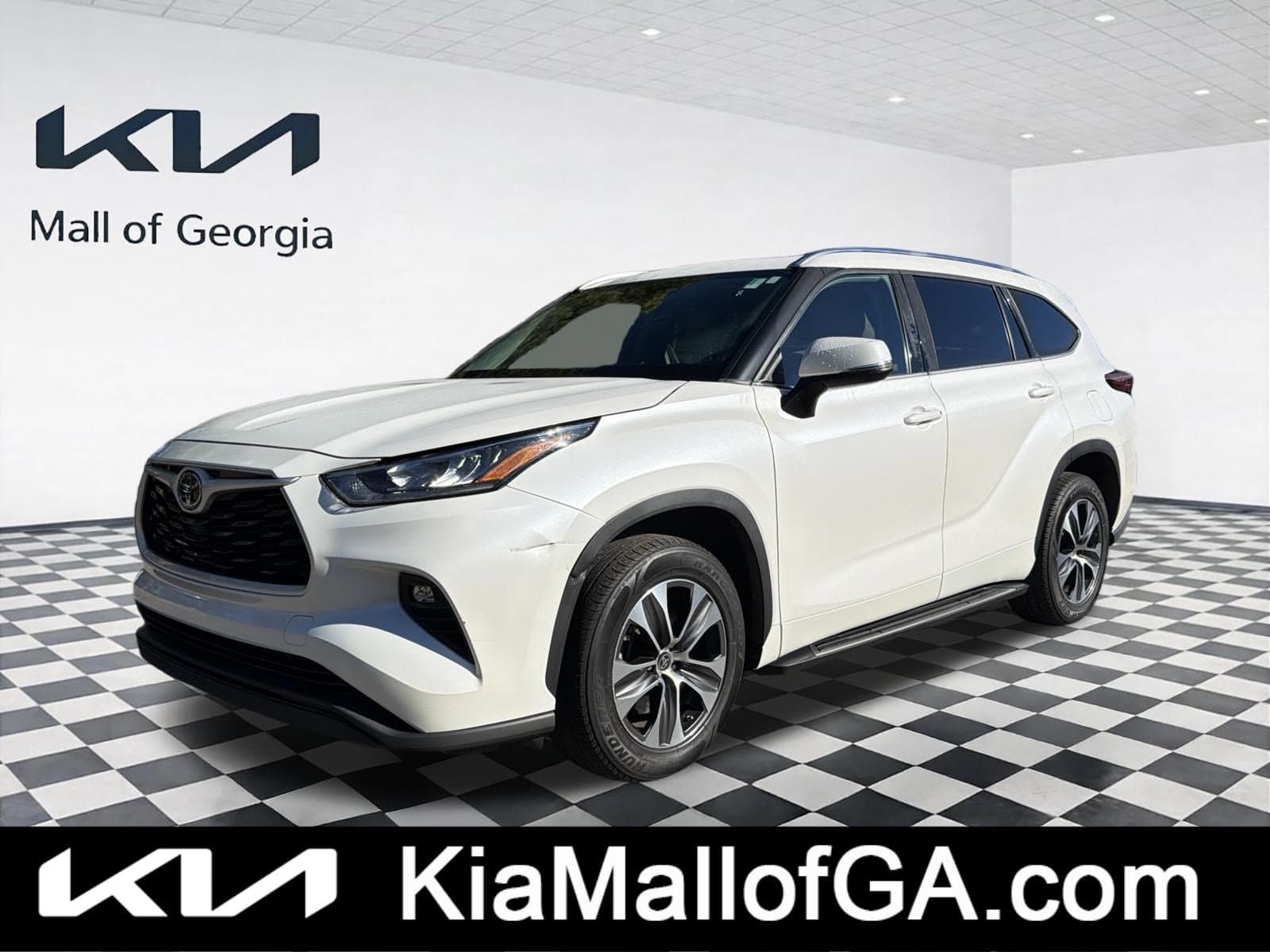 2020 Toyota Highlander XLE — photo 1 of 10