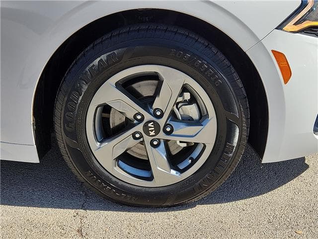 2021 Kia K5 LXS — photo 1 of 20