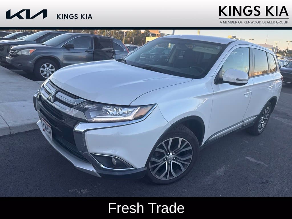 2017 Mitsubishi Outlander SE — photo 1 of 2