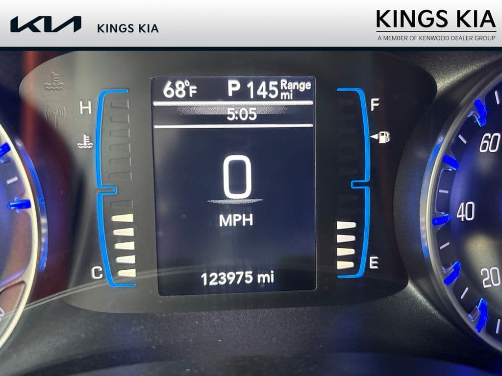 2017 Chrysler Pacifica Touring L — photo 1 of 17