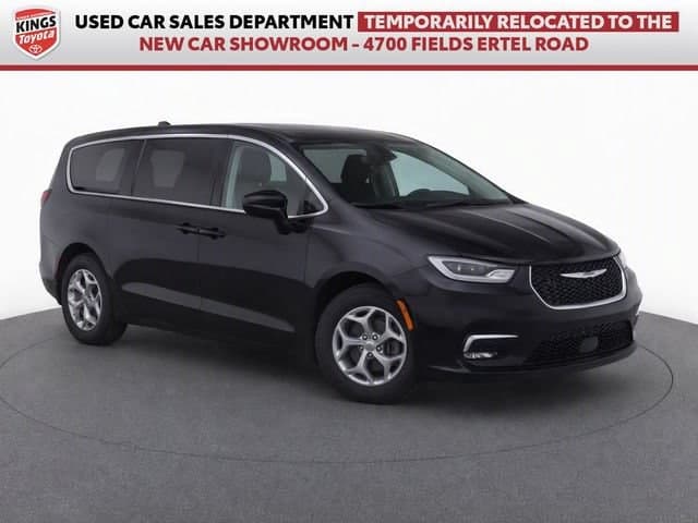 2024 Chrysler Pacifica Limited — photo 1 of 10
