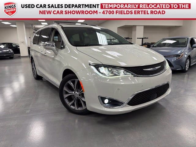 2020 Chrysler Pacifica Limited — photo 1 of 36
