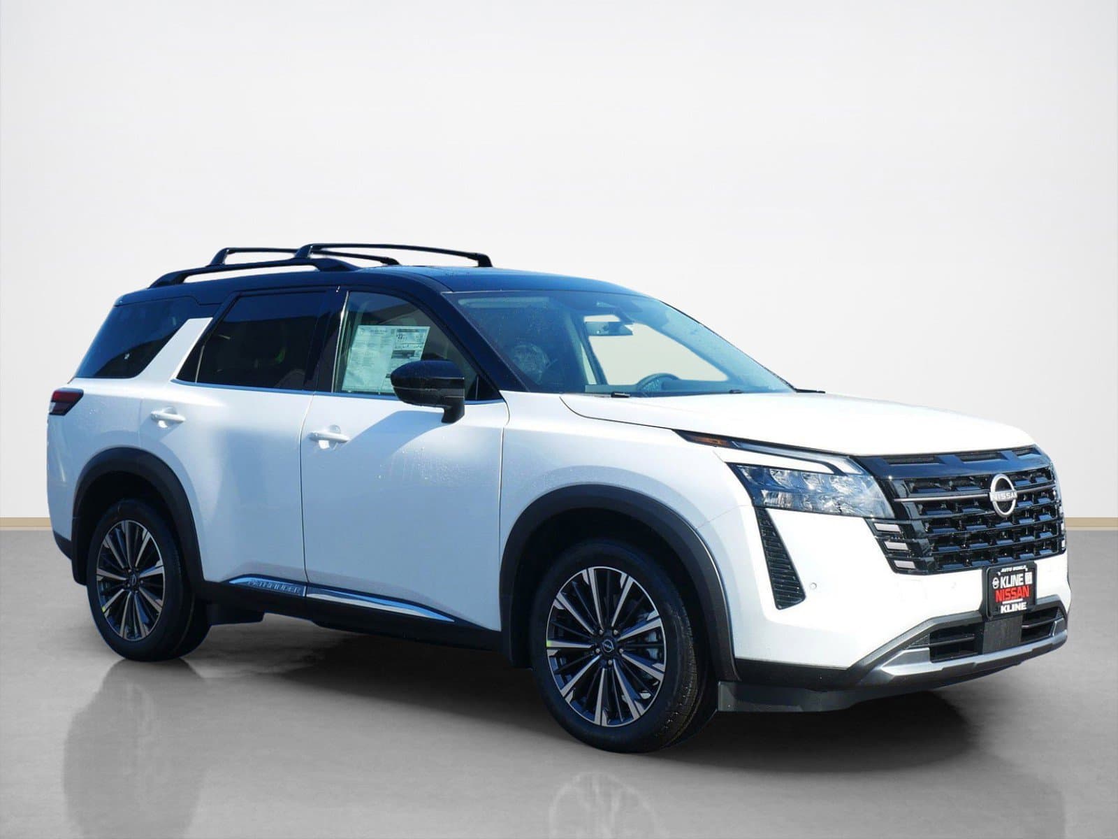 2026 Nissan Pathfinder Platinum — photo 1 of 10