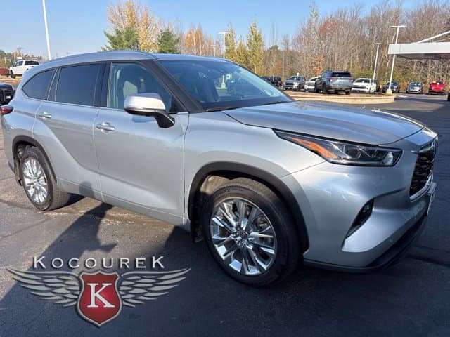 2021 Toyota Highlander Limited — photo 1 of 2