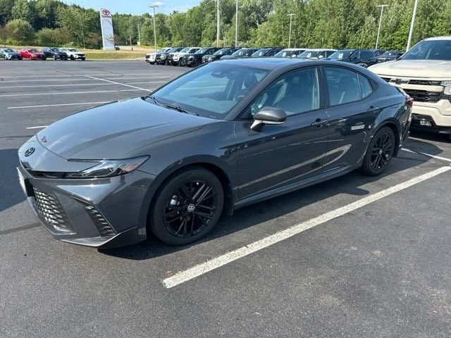 2025 Toyota Camry SE — photo 1 of 4