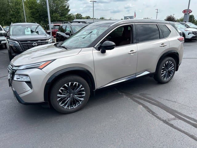 2024 Nissan Rogue Platinum — photo 1 of 4