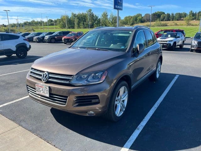 2013 Volkswagen Touareg Base — photo 1 of 9