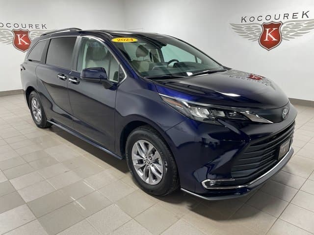 2024 Toyota Sienna XLE — photo 1 of 33