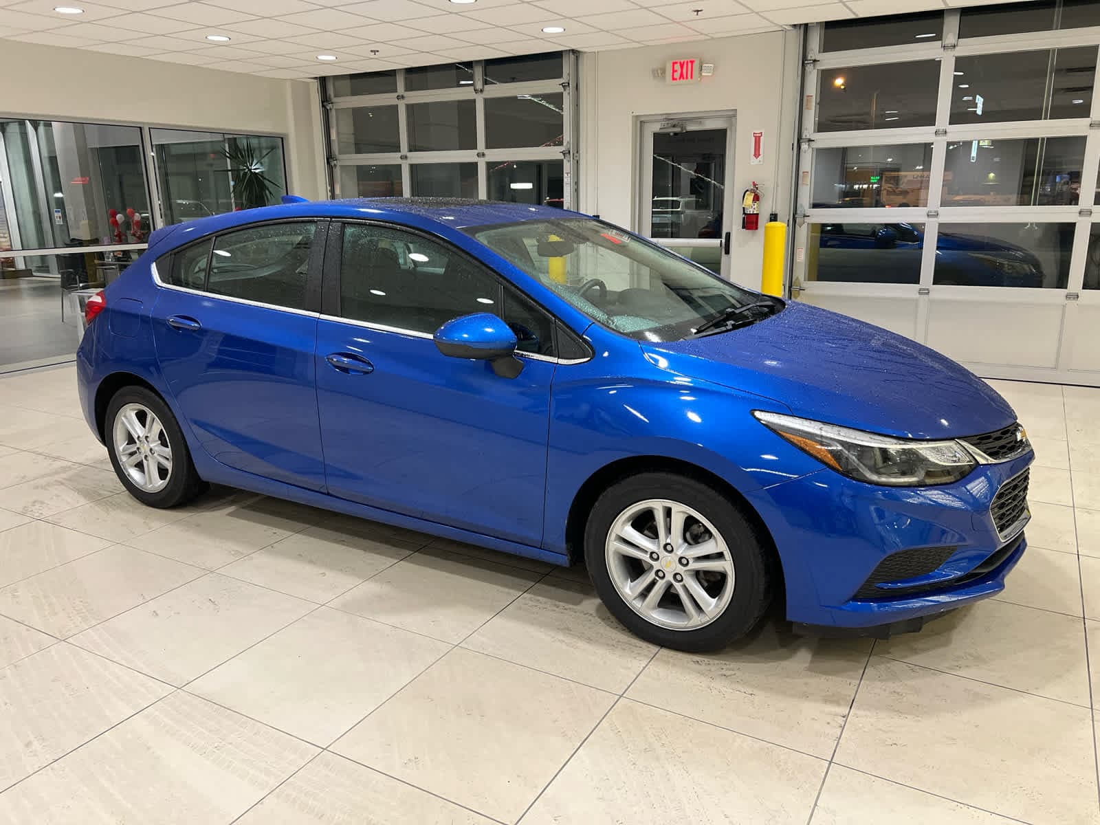 2017 Chevrolet Cruze LT — photo 1 of 19
