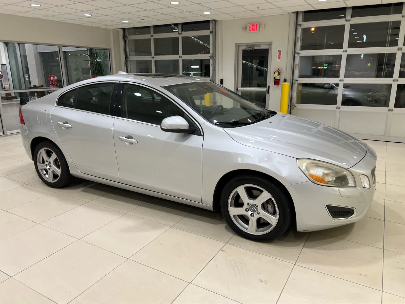 2012 Volvo S60 T5 — photo 1 of 16