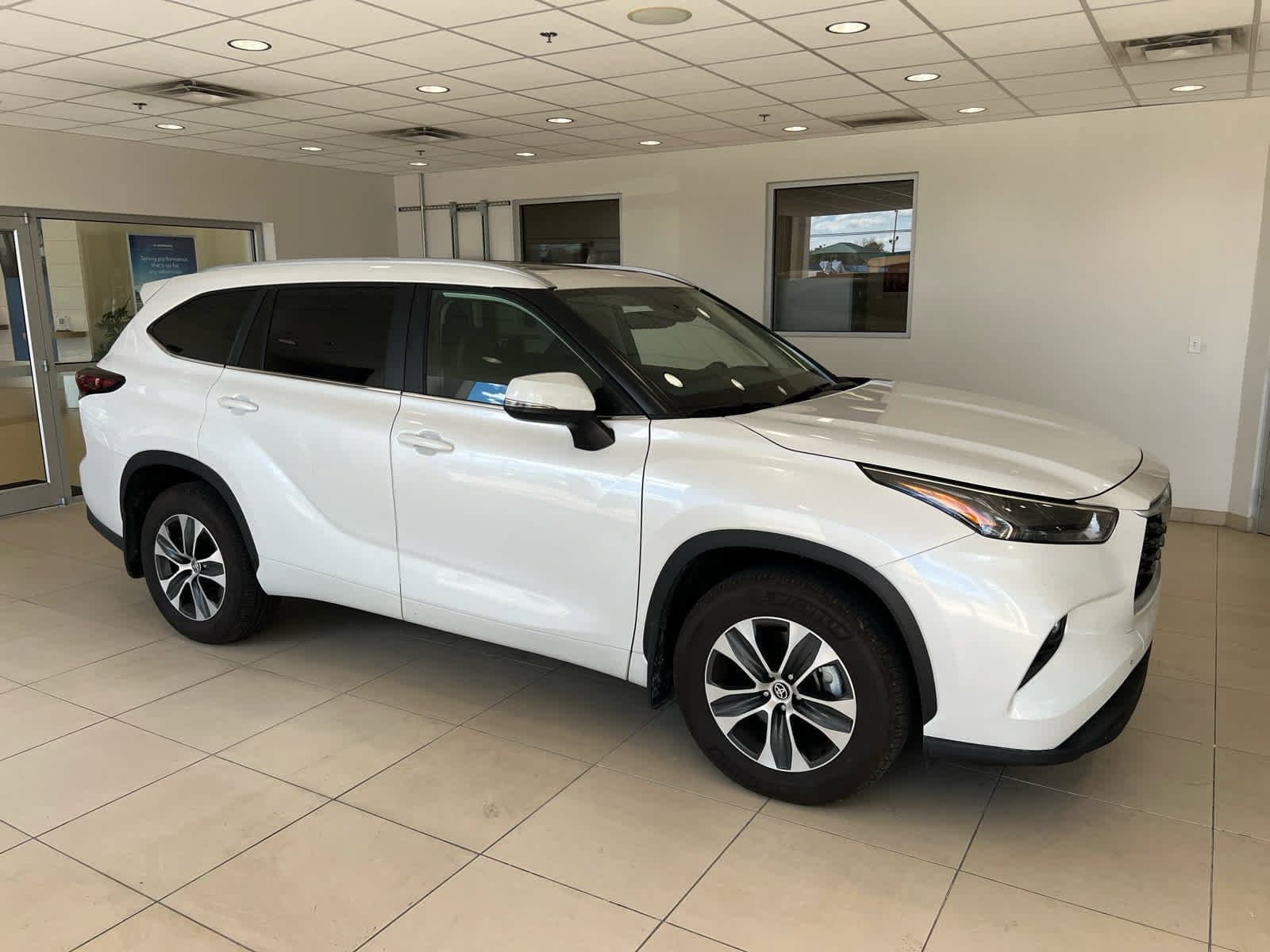 2026 Toyota Highlander XLE — photo 1 of 17