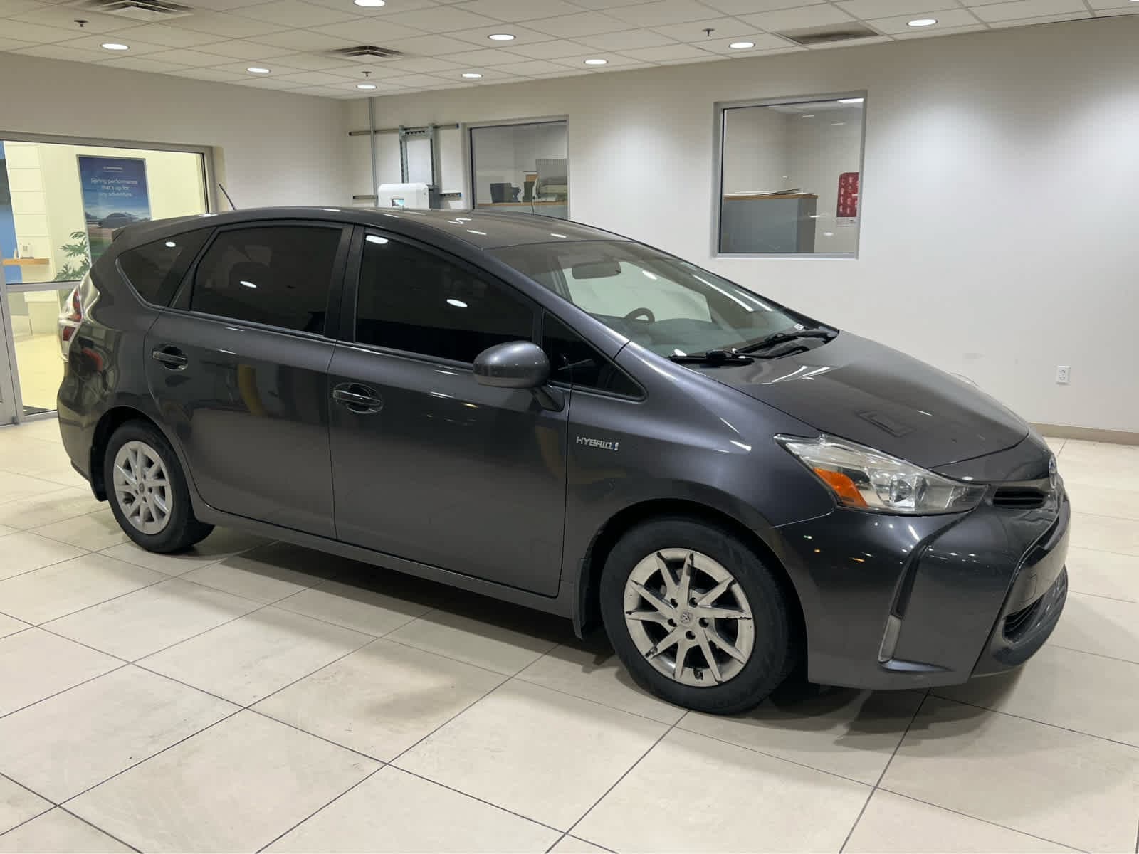 2016 Toyota Prius v Three — photo 1 of 16