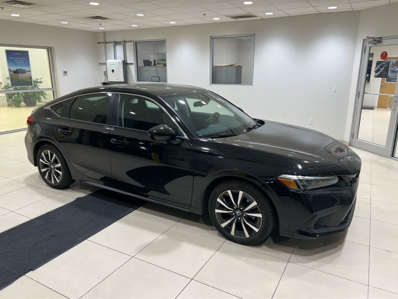 2024 Honda Civic Hatchback EX-L — photo 1 of 13