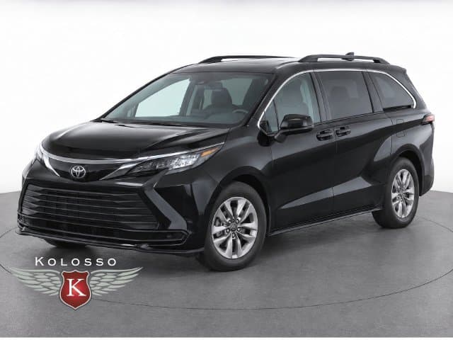 2026 Toyota Sienna XLE — photo 1 of 12