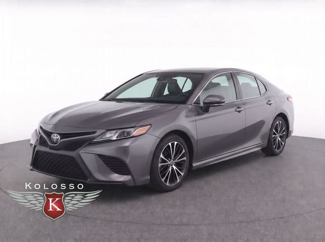 2018 Toyota Camry LE — photo 1 of 17