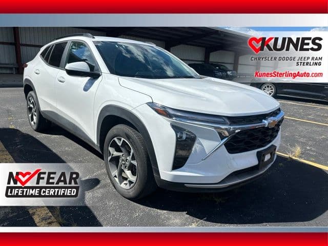 2025 Chevrolet Trax LT — photo 1 of 24