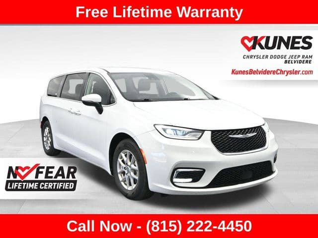 2023 Chrysler Pacifica Touring L — photo 1 of 48