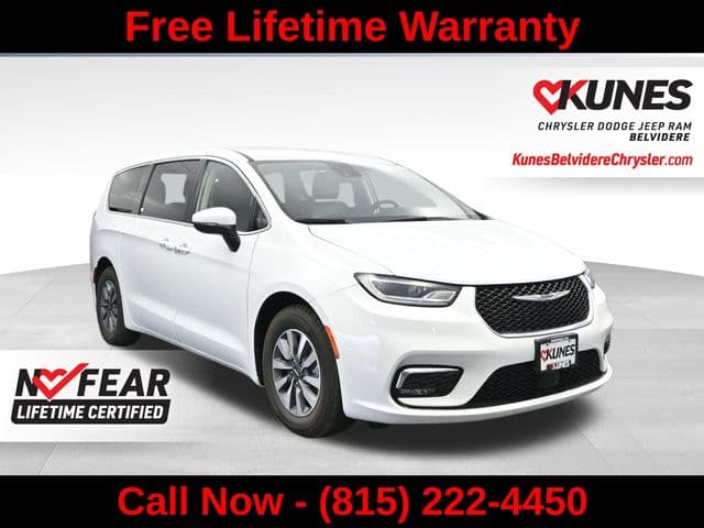 2023 Chrysler Pacifica Hybrid Touring L — photo 1 of 50