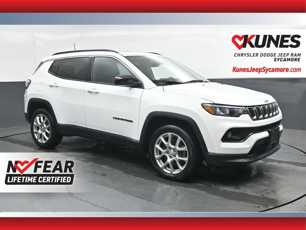 2023 Jeep Compass Latitude Lux — photo 1 of 52