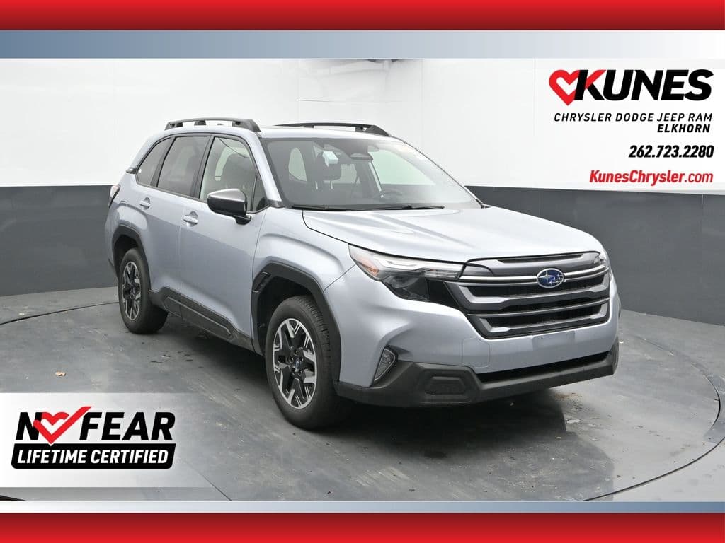 2025 Subaru Forester Premium — photo 1 of 36