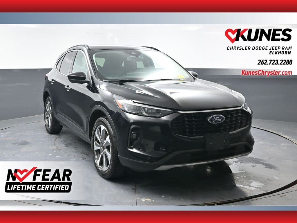 2024 Ford Escape Platinum — photo 1 of 34
