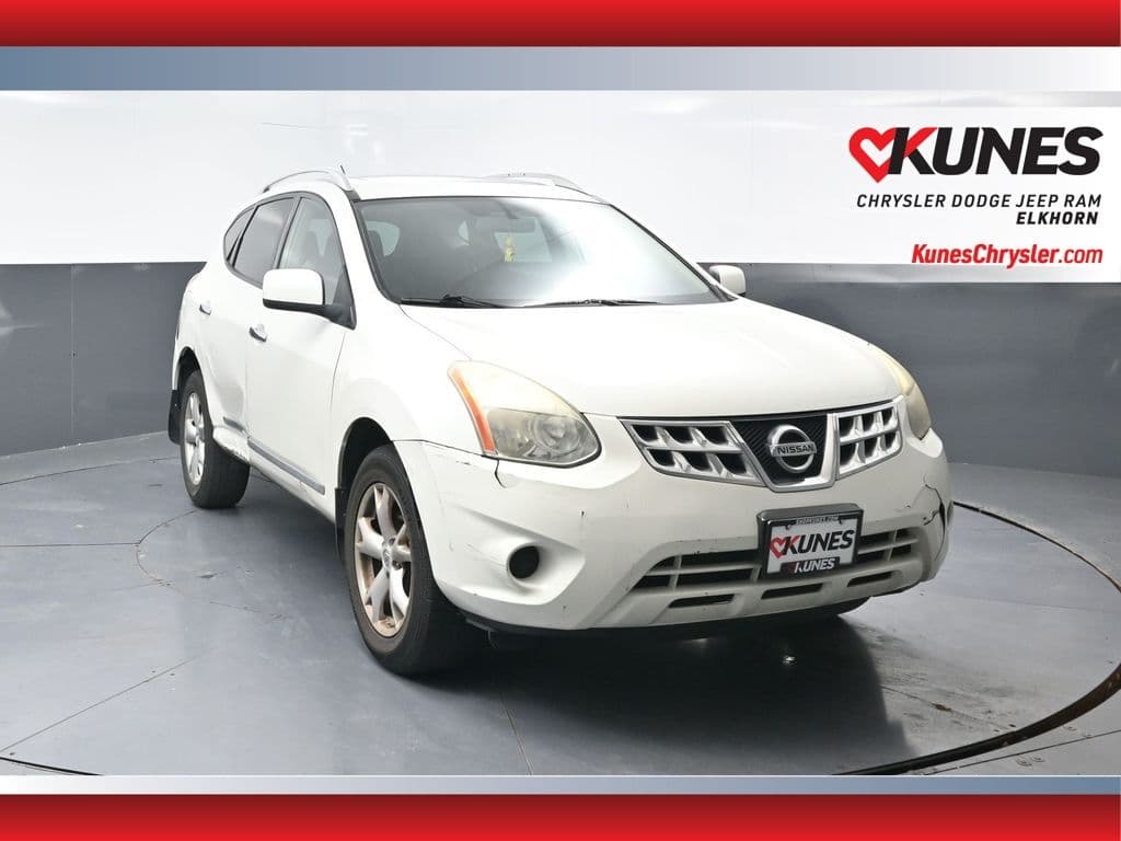 2011 Nissan Rogue SV — photo 1 of 32