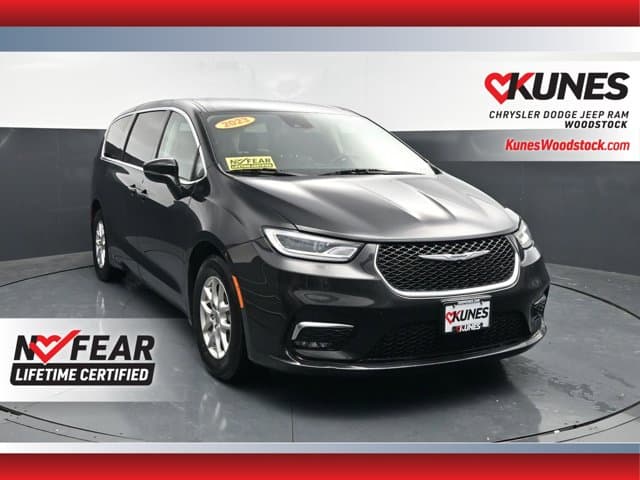 2023 Chrysler Pacifica Touring L — photo 1 of 50