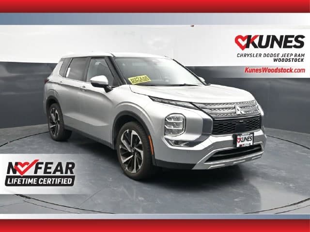 2024 Mitsubishi Outlander SE — photo 1 of 59