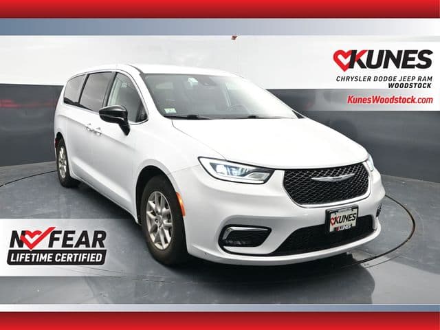 2024 Chrysler Pacifica Touring L — photo 1 of 47
