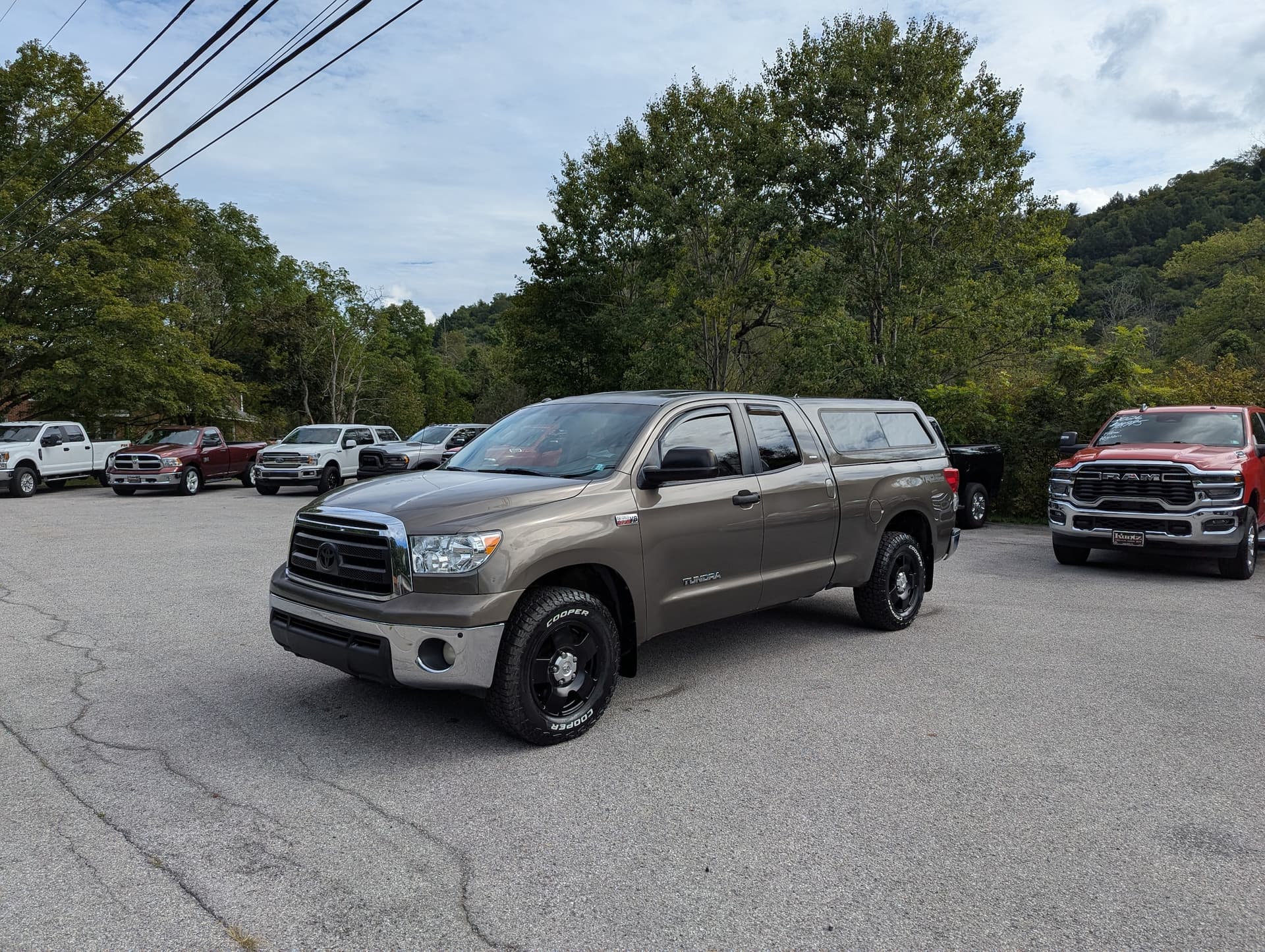 2010 Toyota Tundra 4WD Truck Base — photo 1 of 17