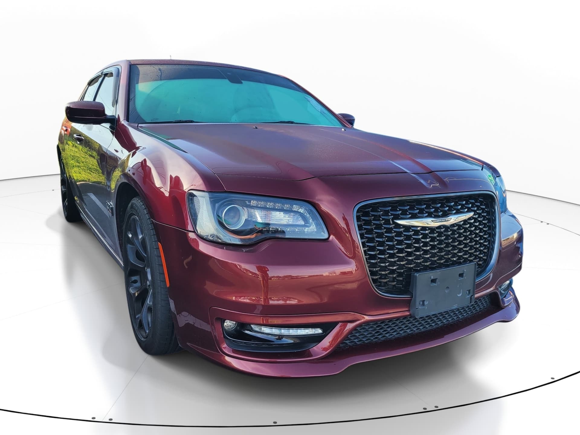 2019 Chrysler 300 Base — photo 1 of 10
